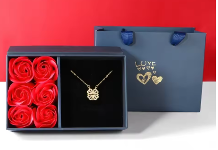 Collier « Bella Clover » – Trèfle Porte‑Bonheur (or, argent, avec boîte cadeau) - Twinsy